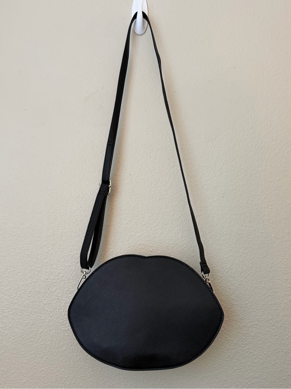 Mad Engine Vampire Kiss Crossbody - Picture 3 of 6